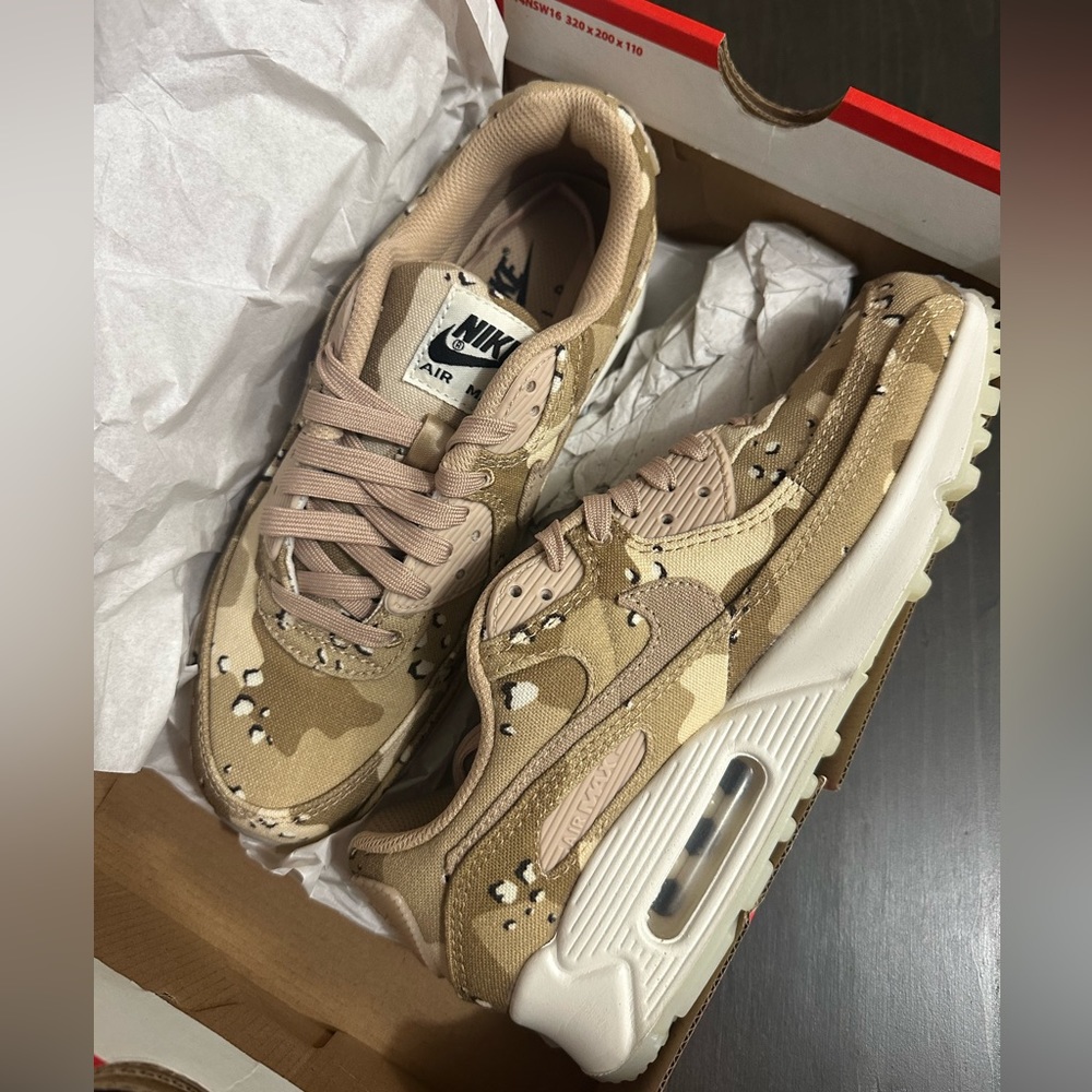 Men’s 6.5 W 8 camo air max WORN ONCE